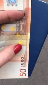 Обмен поврежденных купюр евро