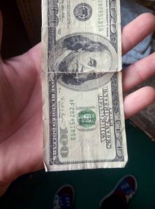 Обмен старых купюр долларов на новые